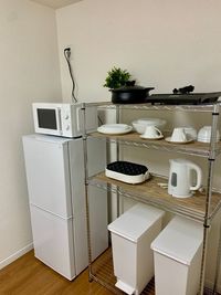 キッチン：冷蔵庫・電子レンジ・電気ケトル・食器はご自由にご利用いただけます。 - RundRond　-るんどろんど- キッチン付きレンタルスペース（多目的スペース）の室内の写真