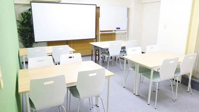 予備椅子も使えば4人×４グループでの作業やディスカッションなどもできます - 会議室 IFs 西新宿 会議室IFs西新宿　安くて便利できれいな会議室♪の室内の写真