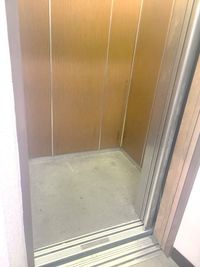 エレベーター完備 - レンタルルーム『 ふくろうの部屋 』 【15～19名様の利用】女性とお子様も安心して過ごせるスペースの設備の写真