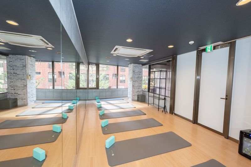 新宿で一番駅近＆最安＆広い　ダンス・ピラティス等の多目的スタジオ - スタジオOneStep＿新宿