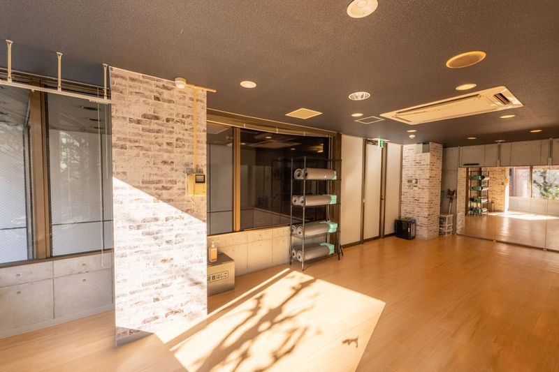 新宿で一番駅近＆最安＆広い　ダンス・ピラティス等の多目的スタジオ - スタジオOneStep＿新宿