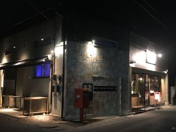 増茂米店外観（夜） - カフェ＆ライブミュージック　増茂米店 カフェ＆ライブミュージック　増茂米店（ましもこめてん）の室内の写真