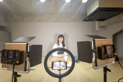 本格的な撮影ライトも完備 - リノスぺkitchen麻布十番【港区】レンタルキッチン リノスぺkitchen麻布十番【最大10名】の設備の写真