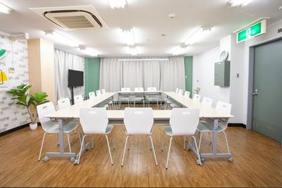 大宮駅から徒歩3分!最大40名!土足OK!飲食持込可!懇親会/ボドゲ/会議/セミナー/女子会等で利用可能!貸会議室KS7大宮室内 - 貸会議室KS7大宮 大宮駅徒歩3分！最大40名/パーティー/懇親会/ボドゲ/に最適の室内の写真