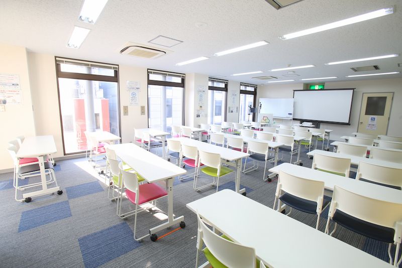 天神701会議室⇨定員50+予備11 - みんなの貸会議室天神西通り北店
