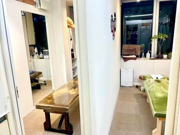 施術スペース入口 - minoriba_南青山骨董通り店 レンタルサロン　オープンスペースの入口の写真