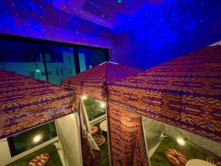 3F 　グランピングテント席　約25席 - URBAN TABLE　（横濱ブラッスリー　アーバンテーブル）