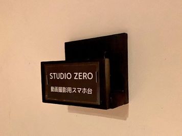 動画撮影用スマホ台 - STUDIO ZERO 立川南口店 Studio E: 定員2名の設備の写真