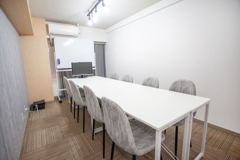 【新宿駅徒歩1分】最大10名/会議室/セミナー/ボドゲ 新宿Ｂ - 《RIVERLD新宿》