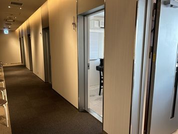 ミュージックサロン千里 グランドピアノ防音室Room20の室内の写真