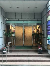 岡本ビル入口 - ミュージックセンター堺 エレクトーン防音部屋　S2の外観の写真
