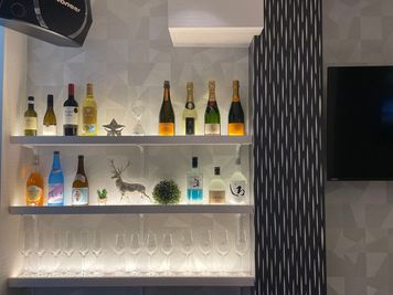 間接照明で落ち着いた店内 - カラオケBarうたたね　荻窪店 カラオケ付きレンタルスペースの室内の写真