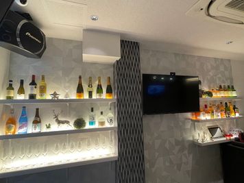 間接照明で落ち着いた店内 - カラオケBarうたたね　荻窪店 カラオケ付きレンタルスペースの室内の写真