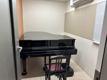 ヤマハミュージック直営教室！【千里中央駅徒歩３分】グランドピアノが練習できるお部屋です♪ - ミュージックサロン千里