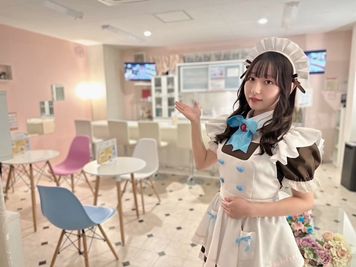 丸テーブルとカラフルな椅子は写真映え抜群です！ - レンタルスペース「Mell Maid」 ★キッチン冷暖房つきレンタルスペースの室内の写真