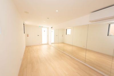 【築地駅30秒、新富町駅2分】ダンス・ヨガ・撮影などにおすすめ☆1日1回スタッフ完全清掃のスタジオ - レンタルスタジオAivic築地