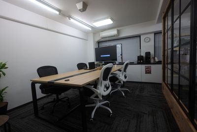 【大阪メトロ御堂筋「本町」駅徒歩2分 】オレンジワーク本町店 【貸切広々】シェアオフィス占有スペース（オレンジワーク本町店）の室内の写真