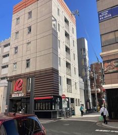 小倉駅方面側より
このホテルリリーフ小倉駅前から、路地に入ります。
順路1 - 小倉アート貸し会議室 徒歩4分12名可、綺麗でテレワークに最適 最大12名、テレワーク最適スペースの室内の写真