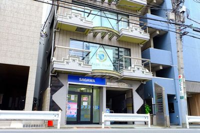 東京錦糸町の三和ビル。１階に佐川急便が入っています。 - マジックハンズ 施術・マッサージ・治療・エステ向けのボディワークスペース3-Bの外観の写真