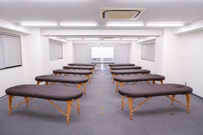 施術ベッド10台までが推奨 - マジックハンズ 施術・マッサージ・治療・エステ向けのボディーワークスペース3-Aの室内の写真