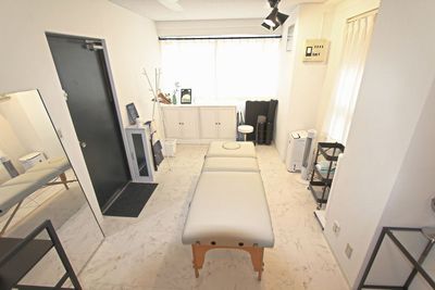 部屋全体 - レンタルサロンtreat立川 完全個室プライベートサロンの室内の写真