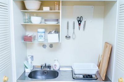 お皿やコップ、キッチン用具も自由にご利用いただけます。 - レンタルスペース PLUM 可愛いお部屋での撮影・パーティーに❣️の設備の写真