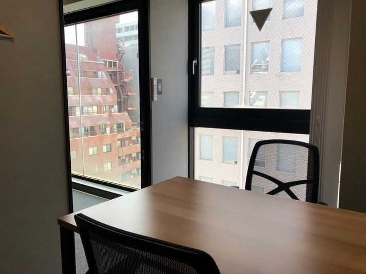 【R-15】 ２名料金_広い完全個室ブース_神戸駅前スキマ - 神戸駅前コワーキングスペース Suki_ma（スキマ）