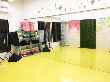 すむぞう渋谷宇田川スタジオ 鏡張りレンタルスタジオの室内の写真
