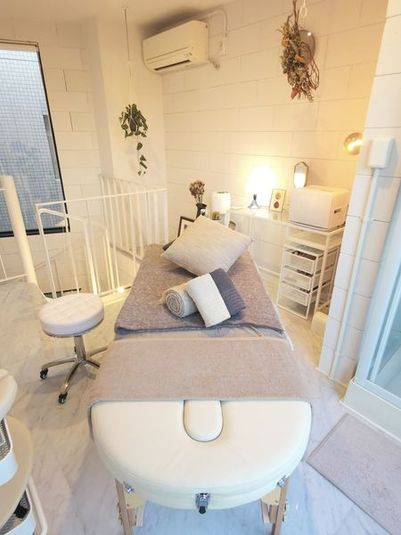 らせん階段、メゾネット、白亜のプチサロン《メゾン・ブロンシュ》 - レンタルサロン maison Blanche