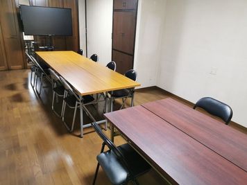 会議室 - コワーキングスペース「巴家」 コワーキングスペースの室内の写真