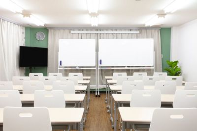 ホワイトボードは2台ございます。 - 貸会議室KS7大宮 大宮駅から徒歩3分!最大40名/会議室/セミナー/研修/懇親会等の室内の写真