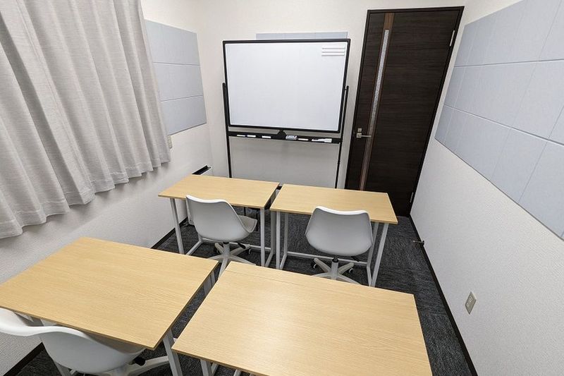 会議室（最大４席） - コワーキングスペース「アントハウス」