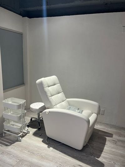 リクライニングソファー - feel resort ginza nail&eyelash nail &eyelashサロンの室内の写真