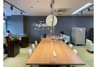 コワーキングスペースcocolin ドロップインフリー席の室内の写真