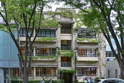 表参道のケヤキ並木に面したスペース - ギャラリー同潤会　表参道ヒルズ店 表参道ヒルズ同潤館2階【表参道駅/渋谷/原宿】利用は２日以上からの室内の写真