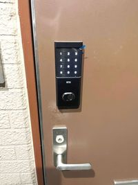 お部屋の玄関はパスワード式での入室となります。 - 女性専用　アメニティ東桜２F 【リバーリッチ】アメニティ東桜2F　女性専用の入口の写真