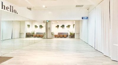 2面大型鏡計８ｍ／40㎡超の広くてきれいなスタジオ - Studio Green 中野 Studio Green 中野 Partyの室内の写真