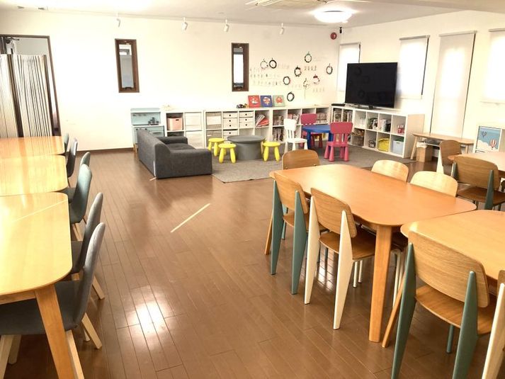 【ラウンジルーム】パーティースペース（～30名） - ウィズダムアカデミー二子玉川校