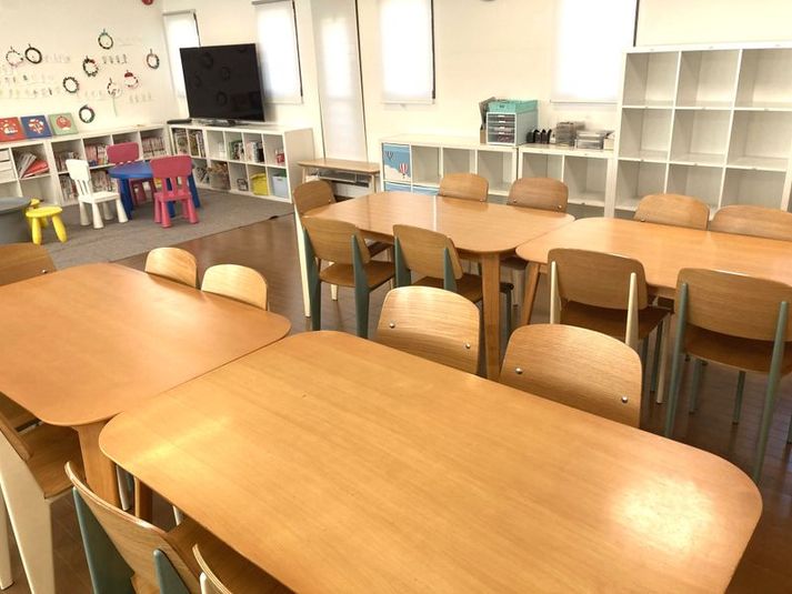 【ラウンジルーム】パーティースペース（～30名） - ウィズダムアカデミー二子玉川校