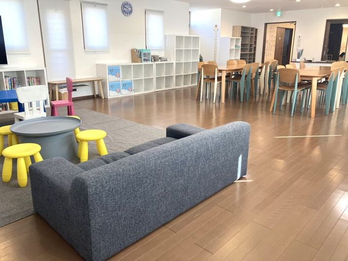 【ラウンジルーム】パーティースペース（～30名） - ウィズダムアカデミー二子玉川校