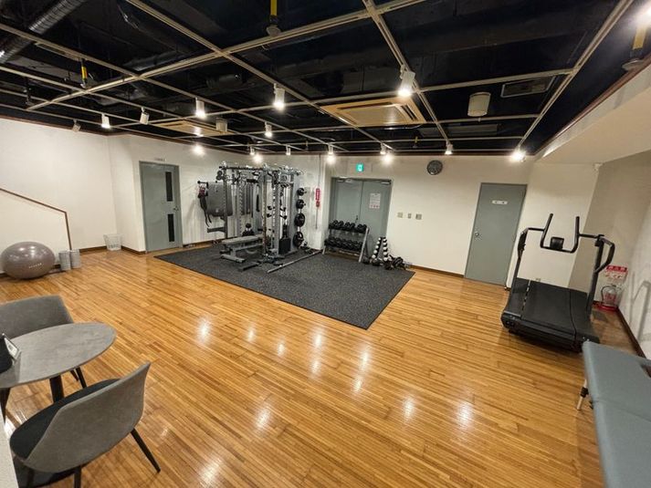 private gym &H プライベートレンタルジムの室内の写真