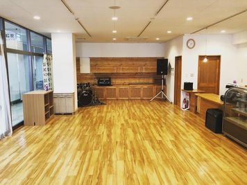 カフェだった施設を利用して多目的レンタルスペース　音響設備も設置 - スタジオカフェ
