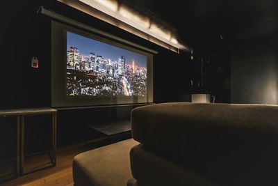 CINEMA月島】を予約 (¥1,100~)｜インスタベース