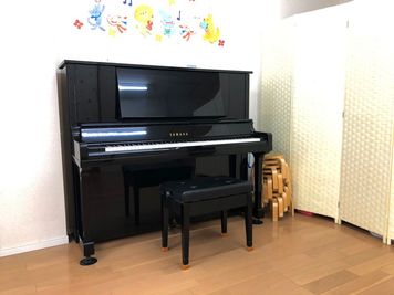 ピアノは無料でご使用いただけます。（動かす事は不可です） - CKレンタルルーム CKレンタルスペースの設備の写真