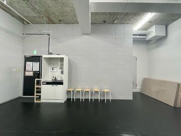 鏡側から見た内観 - DANCE SPACE 365 新代田店 【新代田駅徒歩5分】DANCE SPACE 365ー新代田店の室内の写真