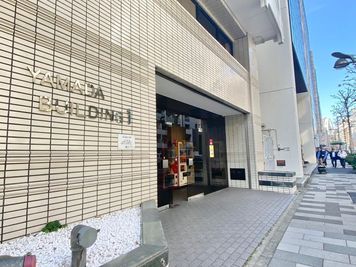 スタンダード会議室　新宿ガーデン店 3階ガーデンホールの入口の写真