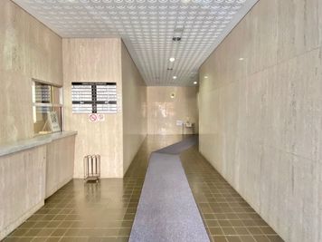 スタンダード会議室　新宿ガーデン店 4階D会議室の入口の写真