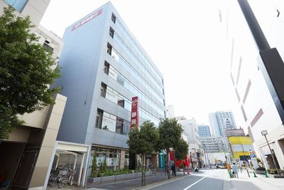 建物の外観です。静岡銀行が入っているビルの3階にあります。 - MICAN 【大井町駅すぐ】MICAN★会議室A★最大着席8名可能の外観の写真