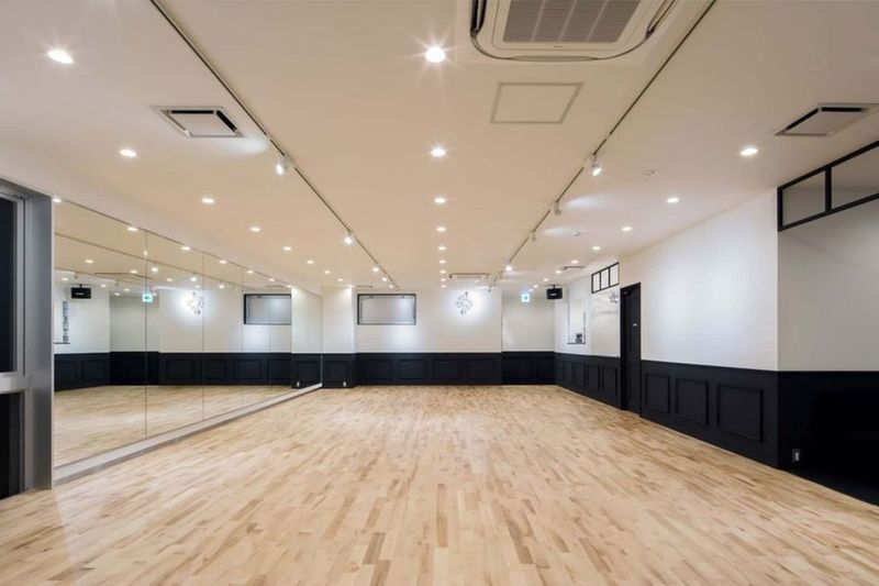 スズキカズヒロダンススクール - AITビル2F