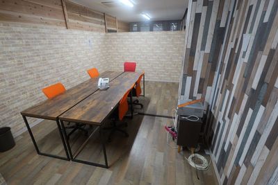 【徒歩1分 駅前ビル】レンタルスペース オレンジワーク緑地公園店 【特価￥495円～】オレンジワーク緑地公園店「会議室A」の室内の写真